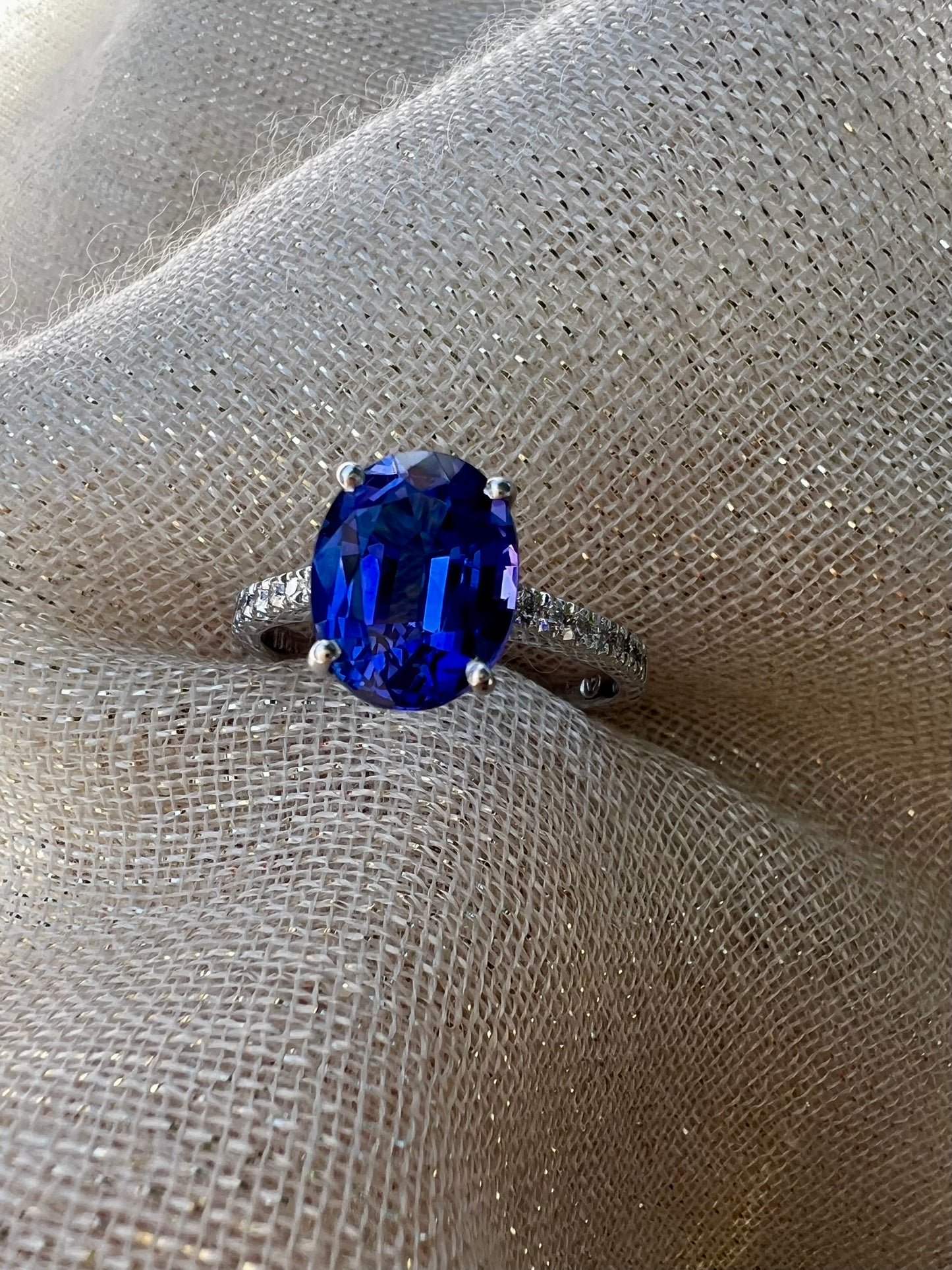 Oval Tanzanite ring