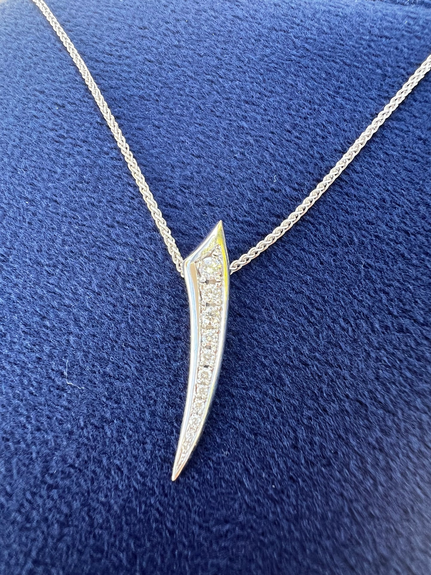 Tusk diamond pendant and chain
