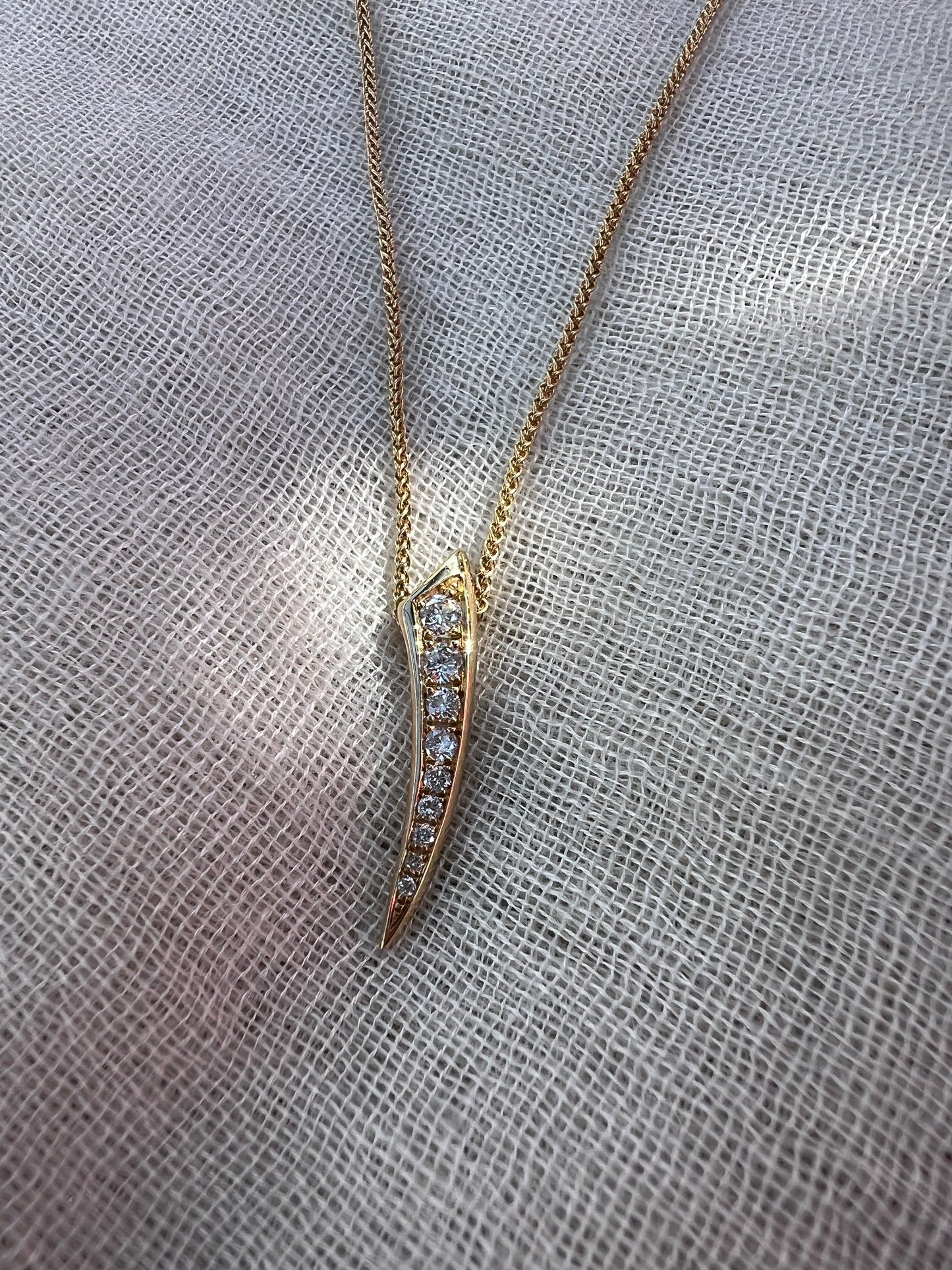 Tusk diamond pendant and chain