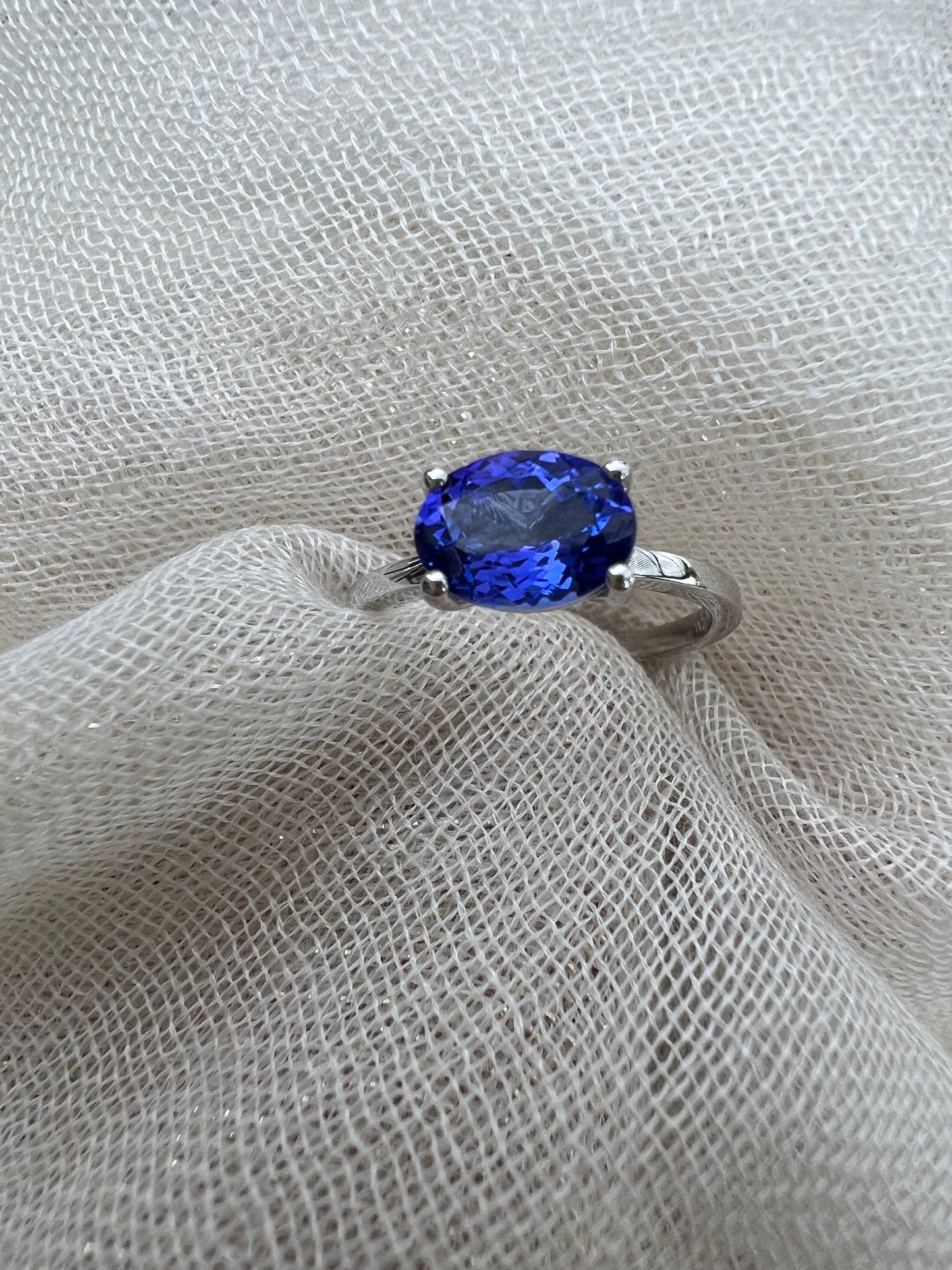 Oval Tanzanite ring