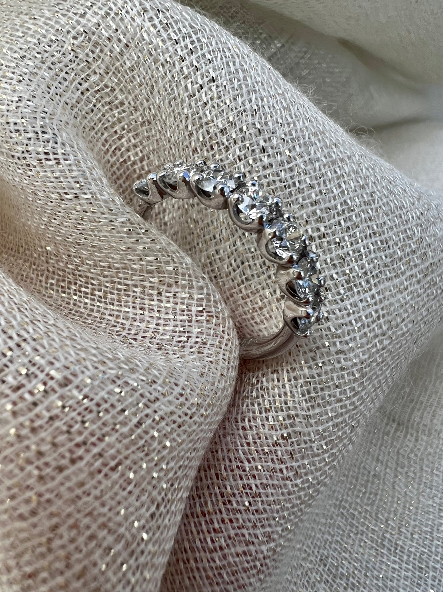 1,23ct half eternity band in white gold