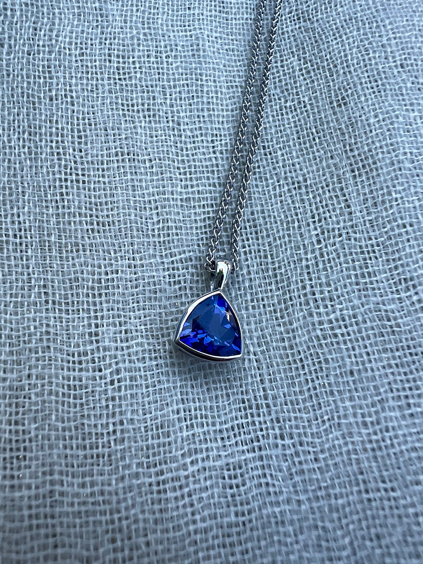 Trillion Tanzanite pendant in white gold