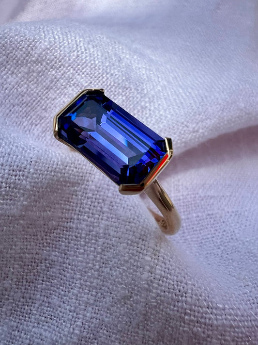 Tanzanite side ring