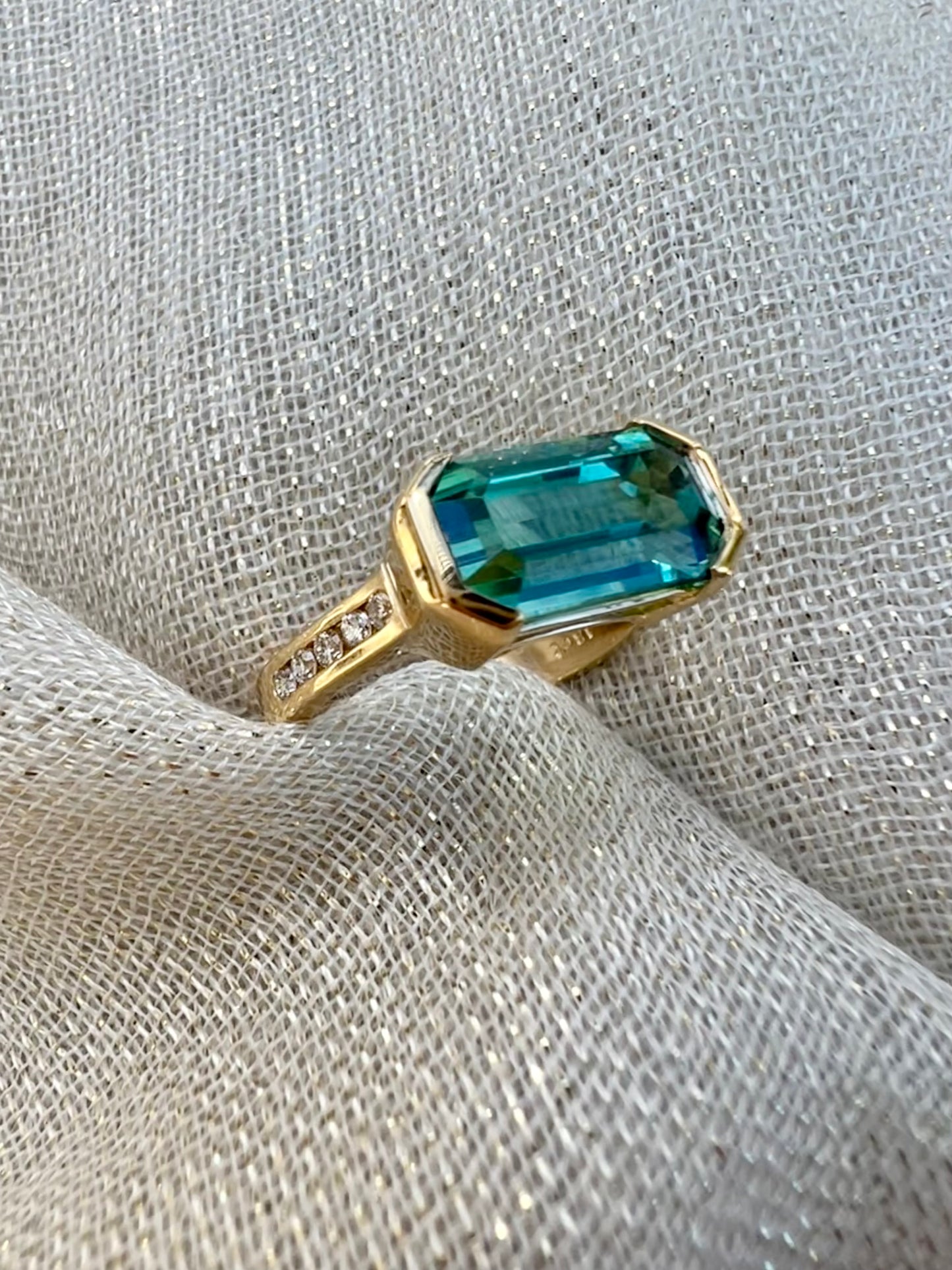 Green Tourmaline ring in yellow gold