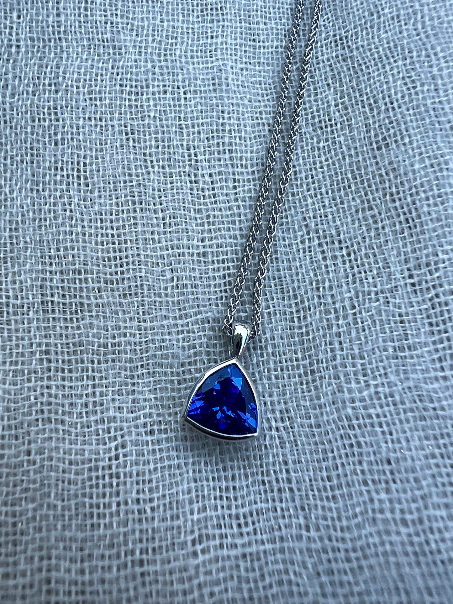 Trillion Tanzanite pendant in white gold