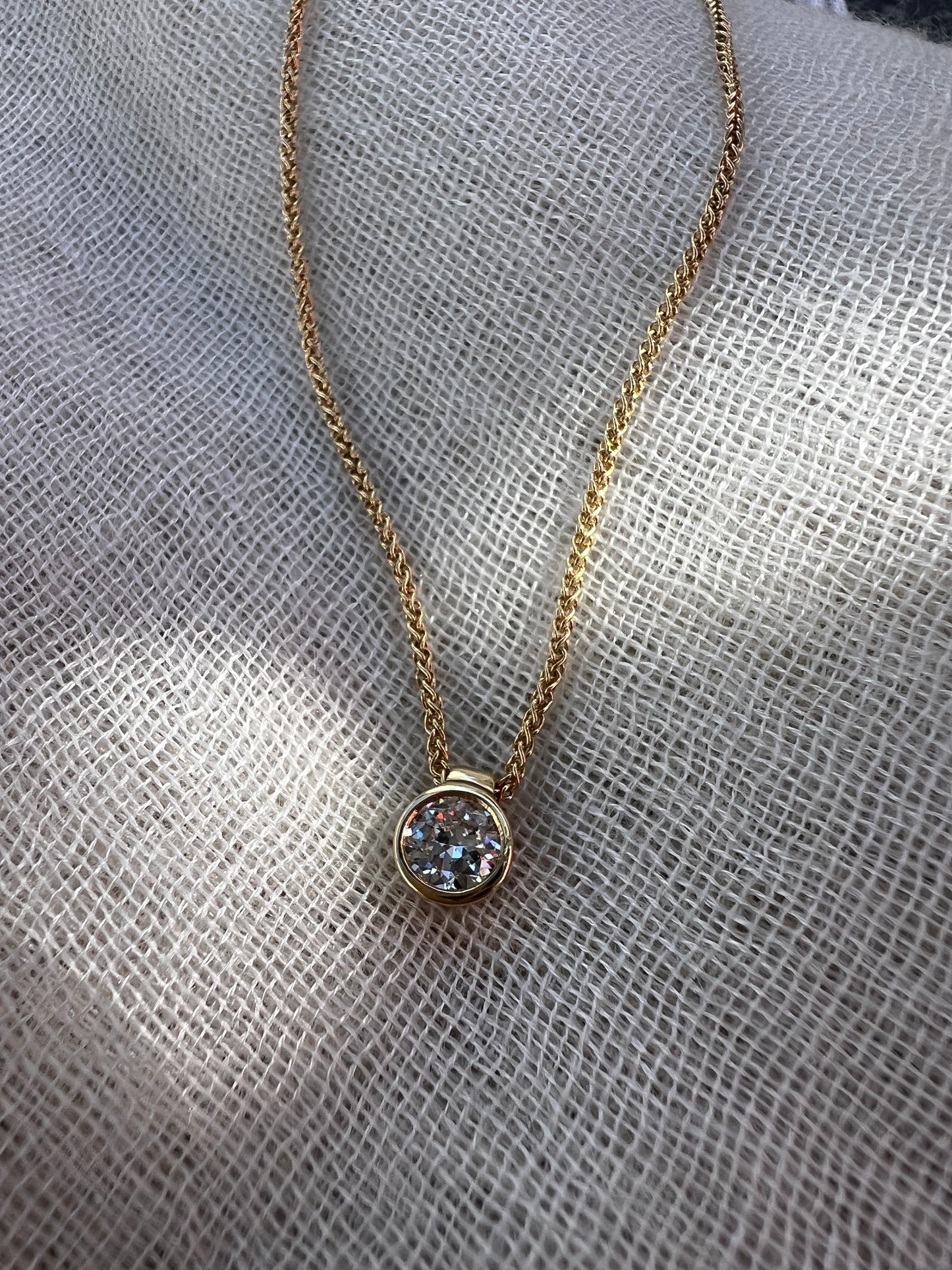 Diamond pendant and chain