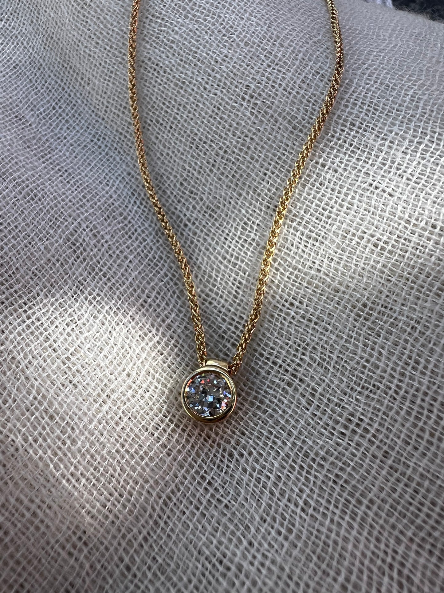 Diamond pendant and chain