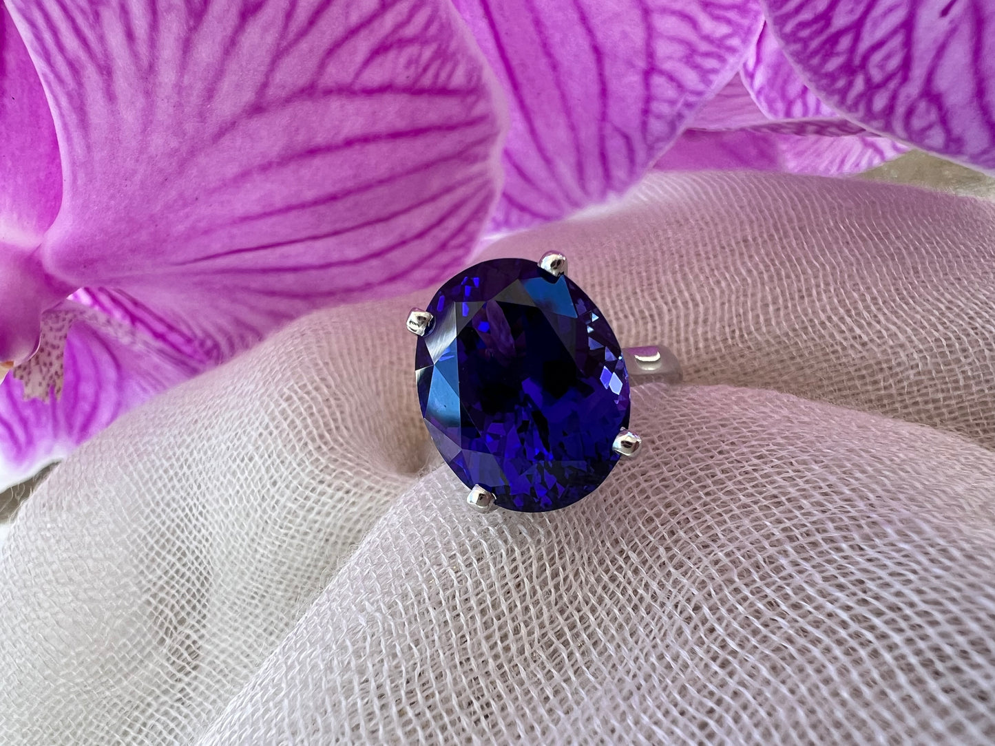 Oval Tanzanite ring