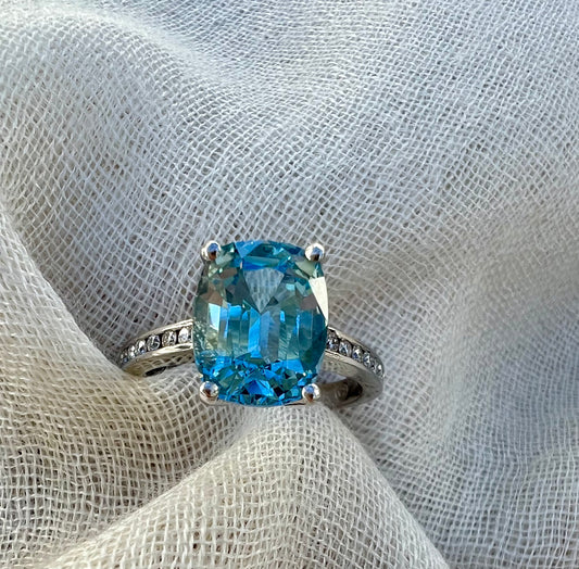 Aquamarine cushion cut ring