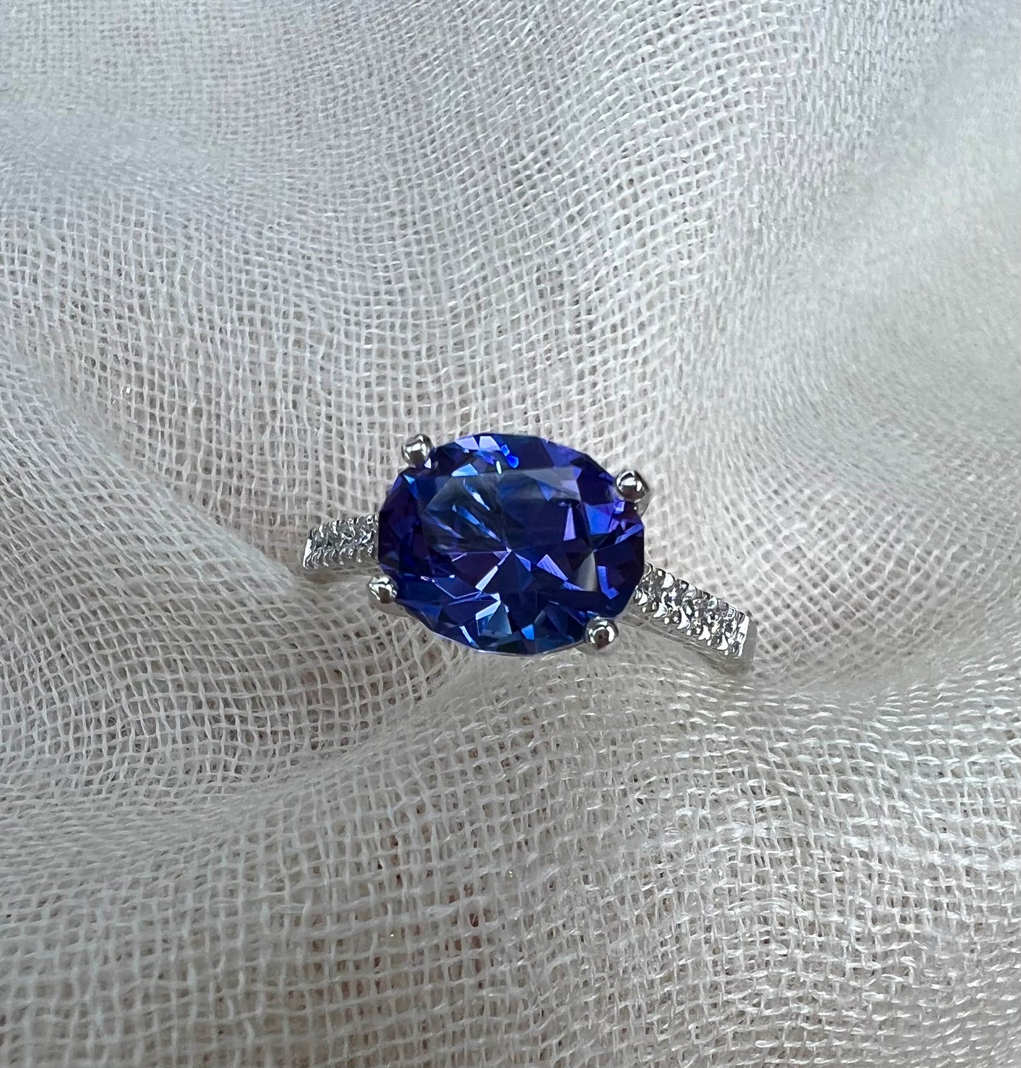 Tanzanite oval side ring