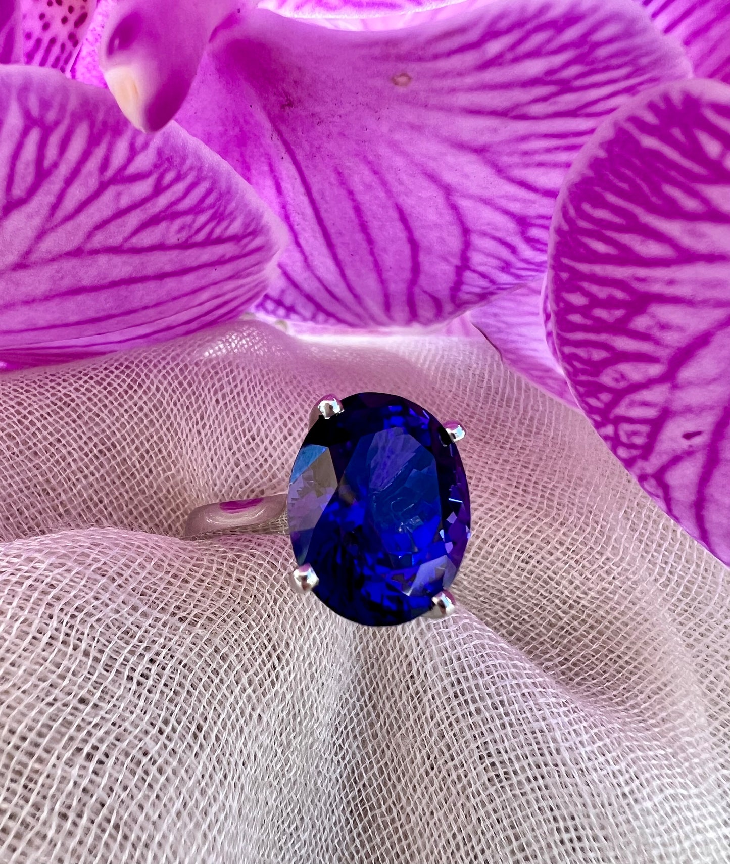 Oval Tanzanite ring