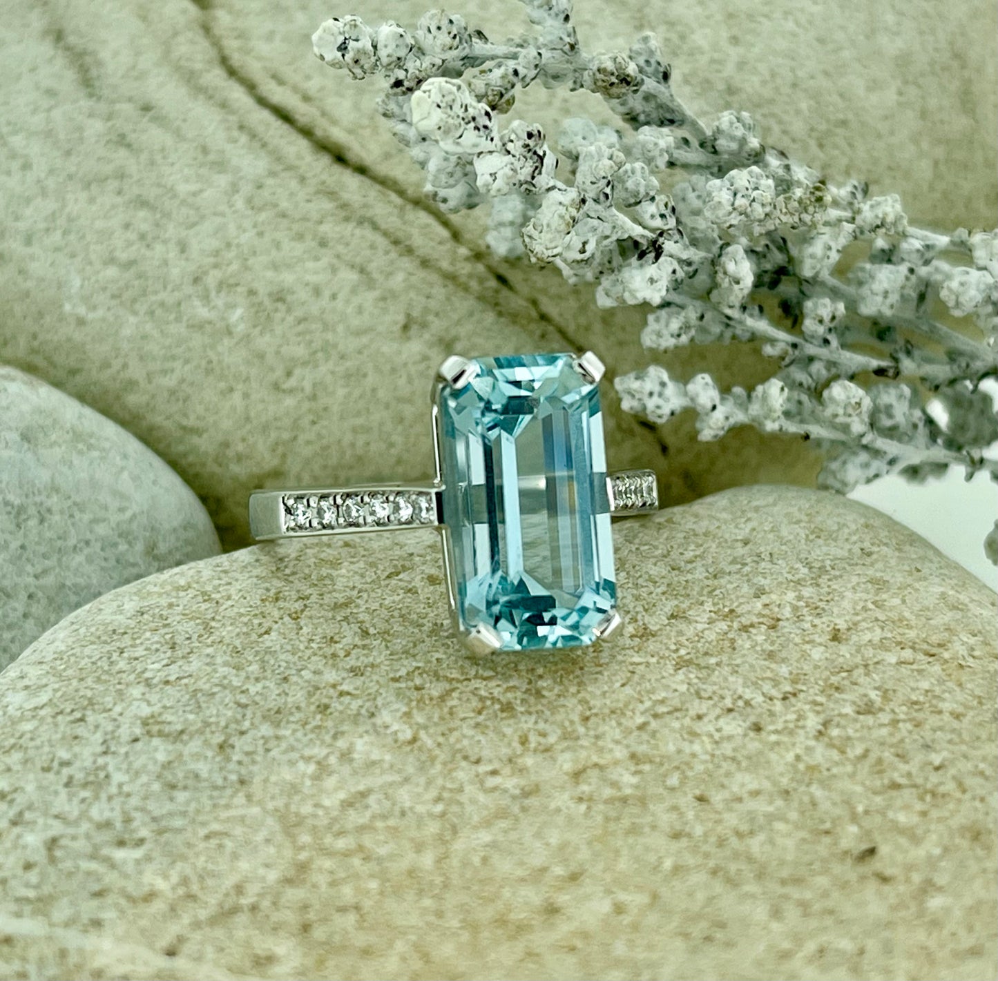 Aquamarine emerald cut ring in white gold