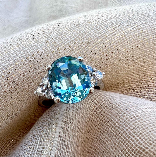 Aquamarine ring in white gold