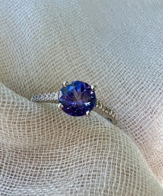 Tanzanite ring in white gold