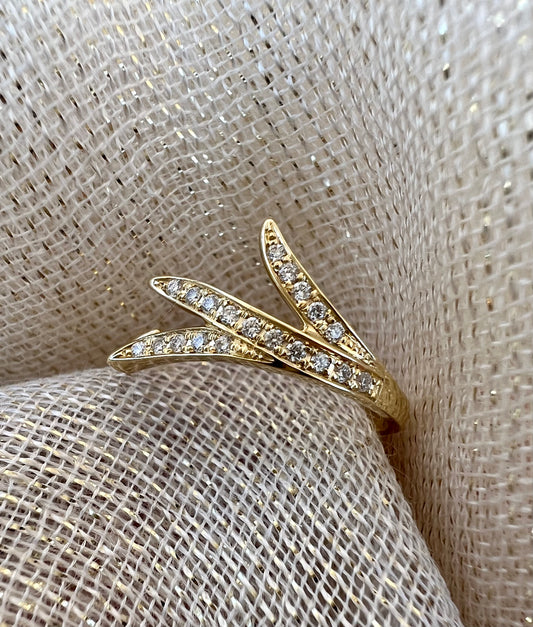 Yellow gold diamond spray band