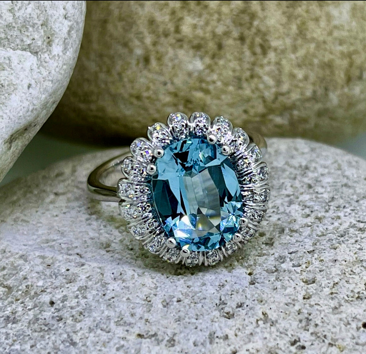 Aquamarine ring in white gold