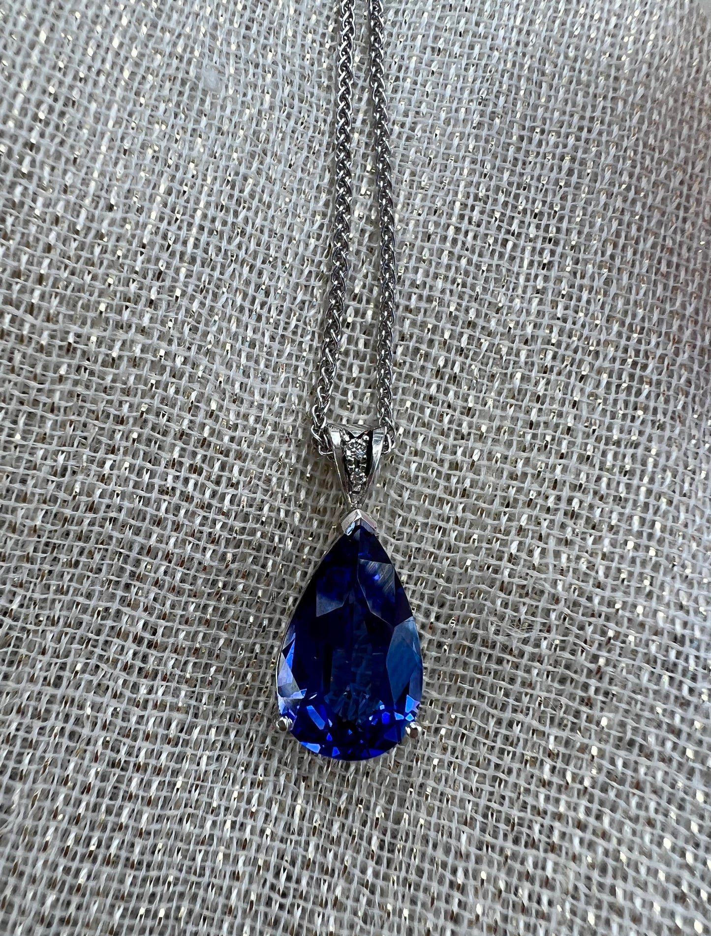 Tanzanite pear pendant in white gold