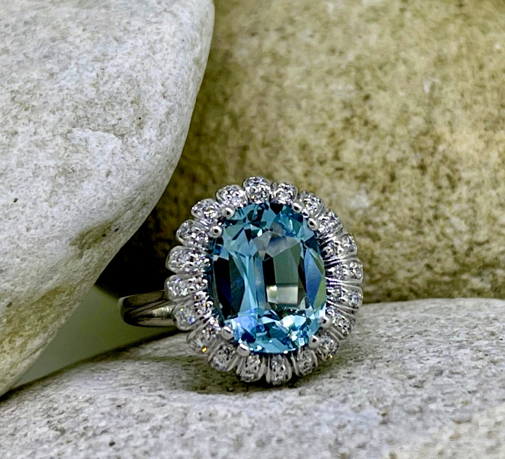 Aquamarine ring in white gold