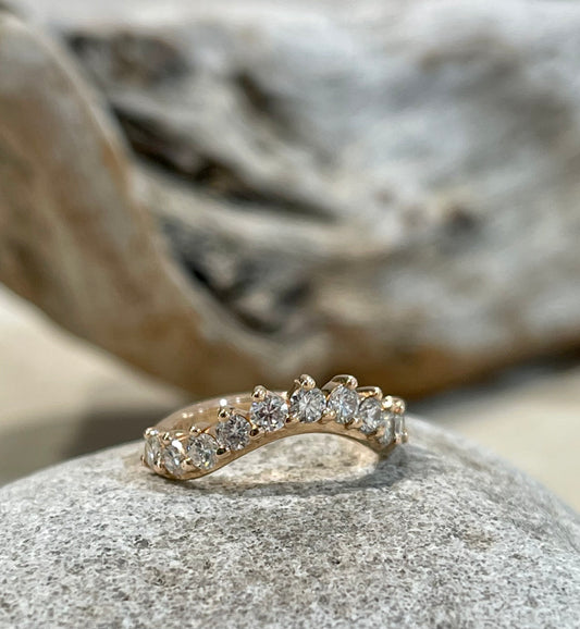 Claw set curved eternity band