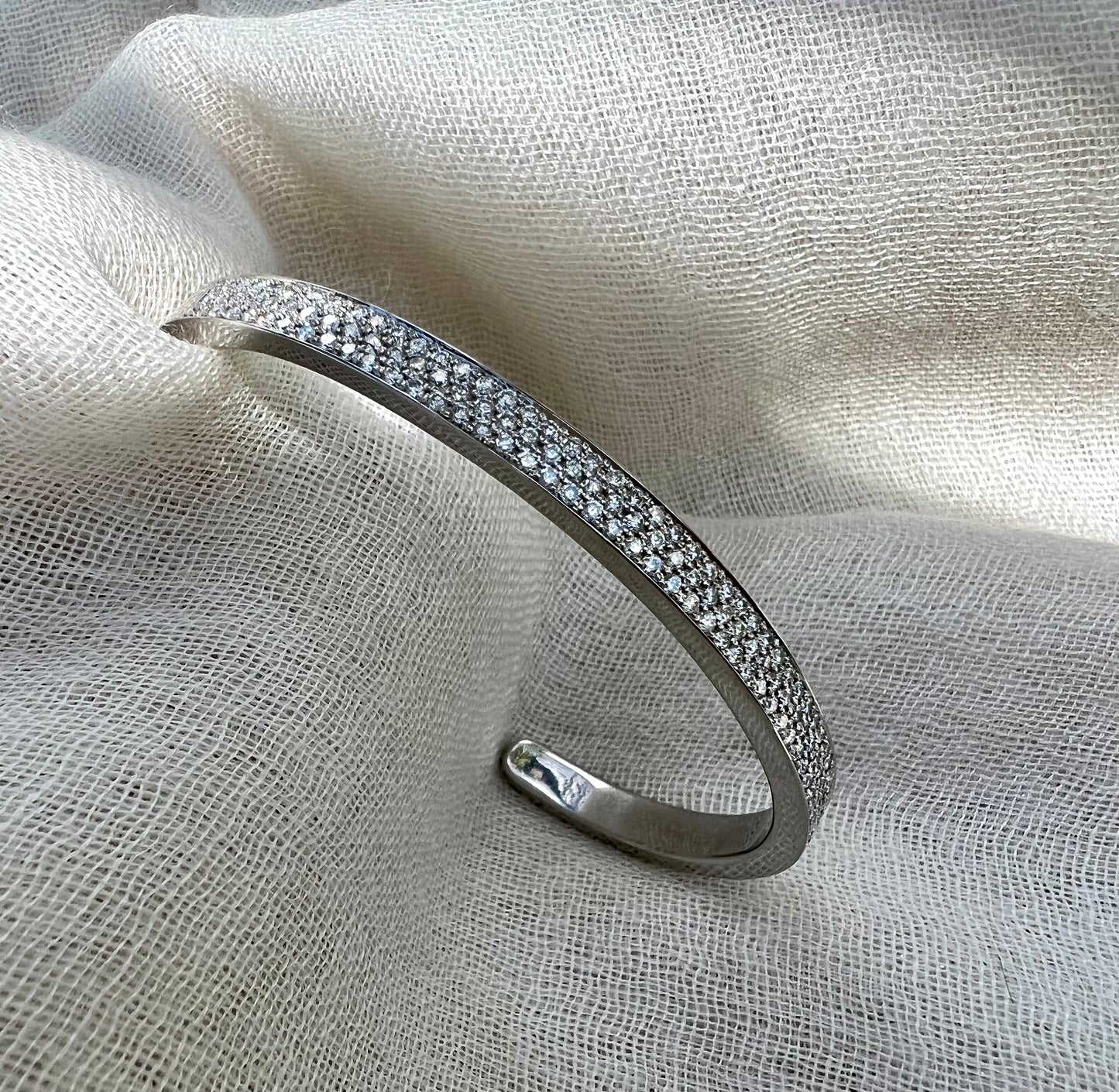 Diamond cuff