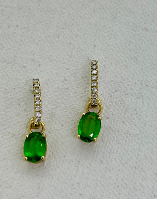 Tsavorite ovals on yellow diamonds Huggies