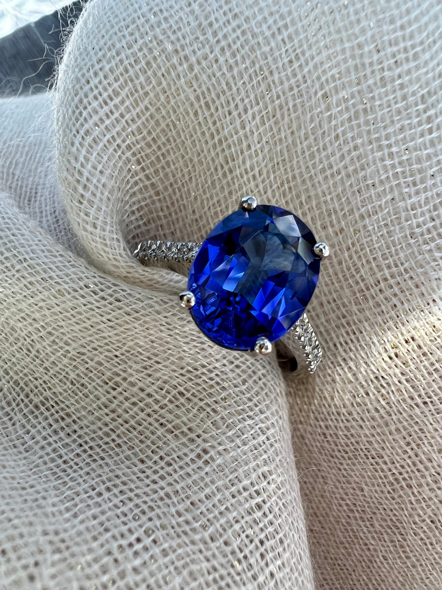 Oval Tanzanite ring