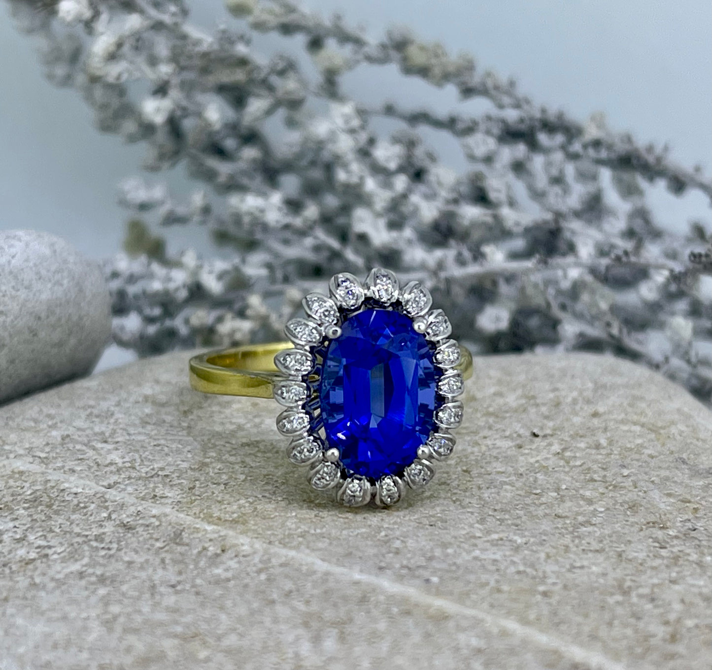 Tanzanite ring in radial setting